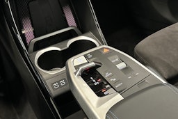 musta BMW X1 2024 kuva 24.