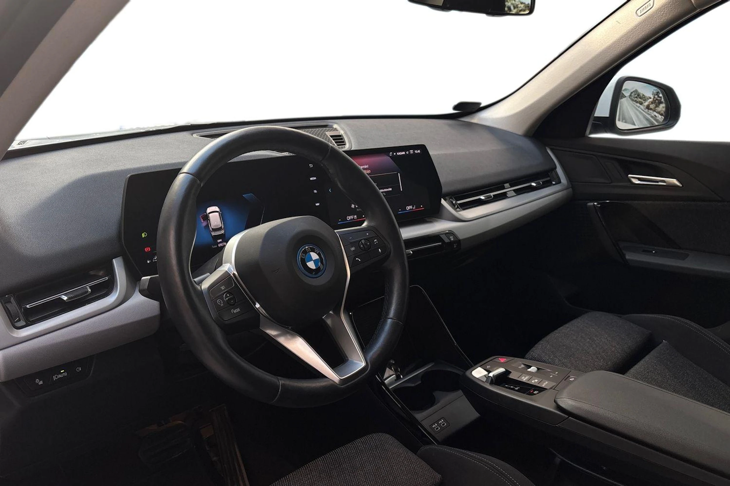 valkoinen BMW X1 2024 kuva 6.