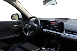 valkoinen BMW X1 2024 kuva 7.