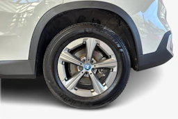 valkoinen BMW X1 2024 kuva 9.