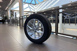valkoinen BMW X1 2024 kuva 10.