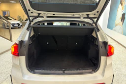 valkoinen BMW X1 2024 kuva 11.