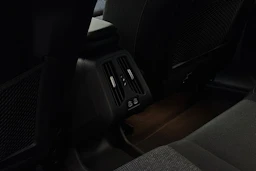 valkoinen BMW X1 2024 kuva 13.