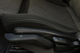 valkoinen BMW X1 2024 kuva 15.