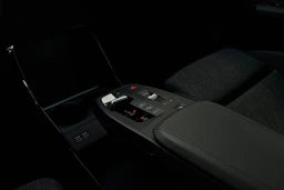 valkoinen BMW X1 2024 kuva 19.