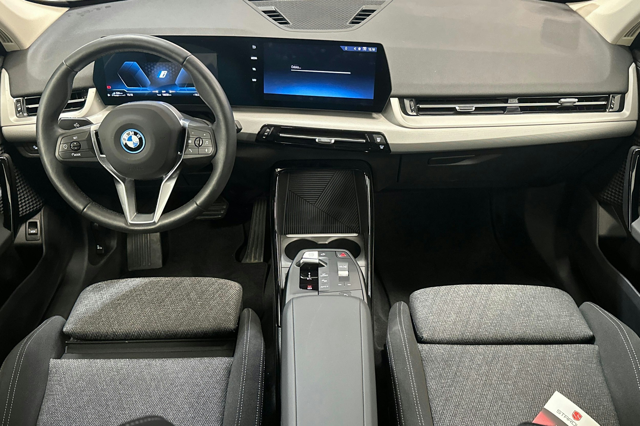 Valkoinen BMW X1 2025 kuva 7.