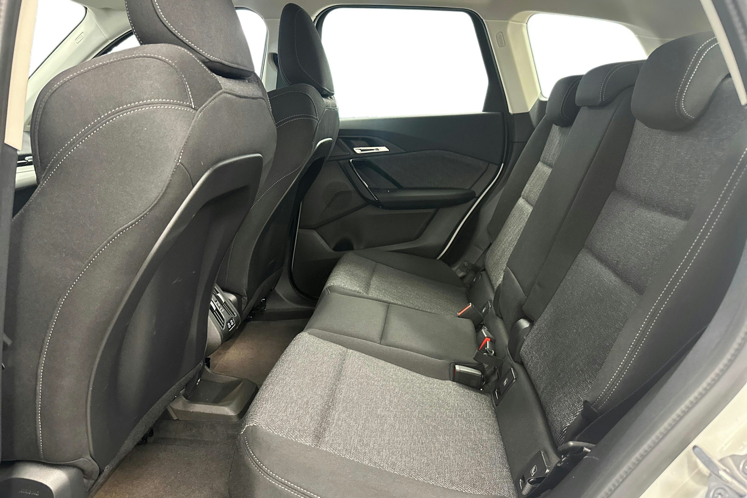 Valkoinen BMW X1 2025 kuva 8.