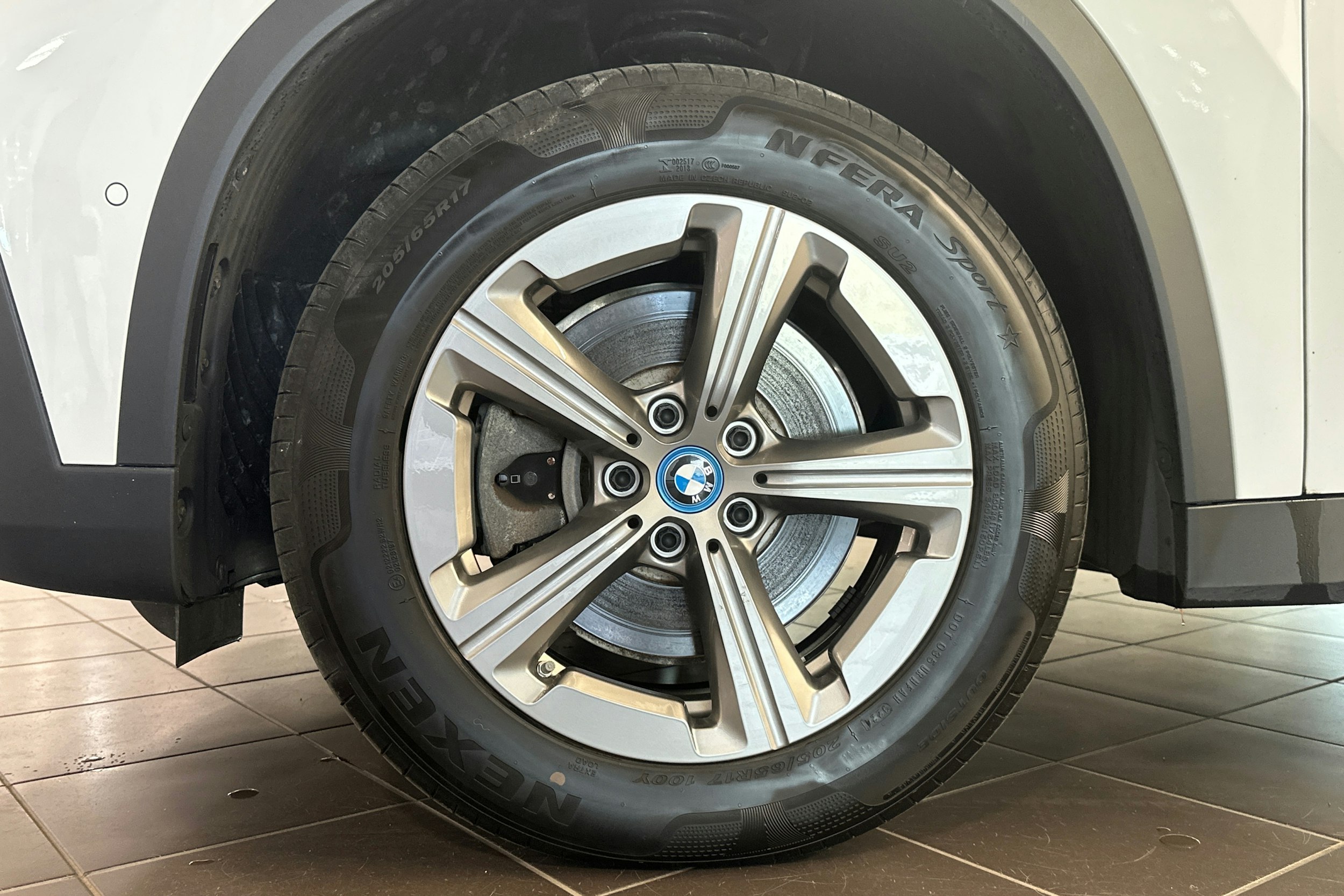 Valkoinen BMW X1 2025 kuva 9.