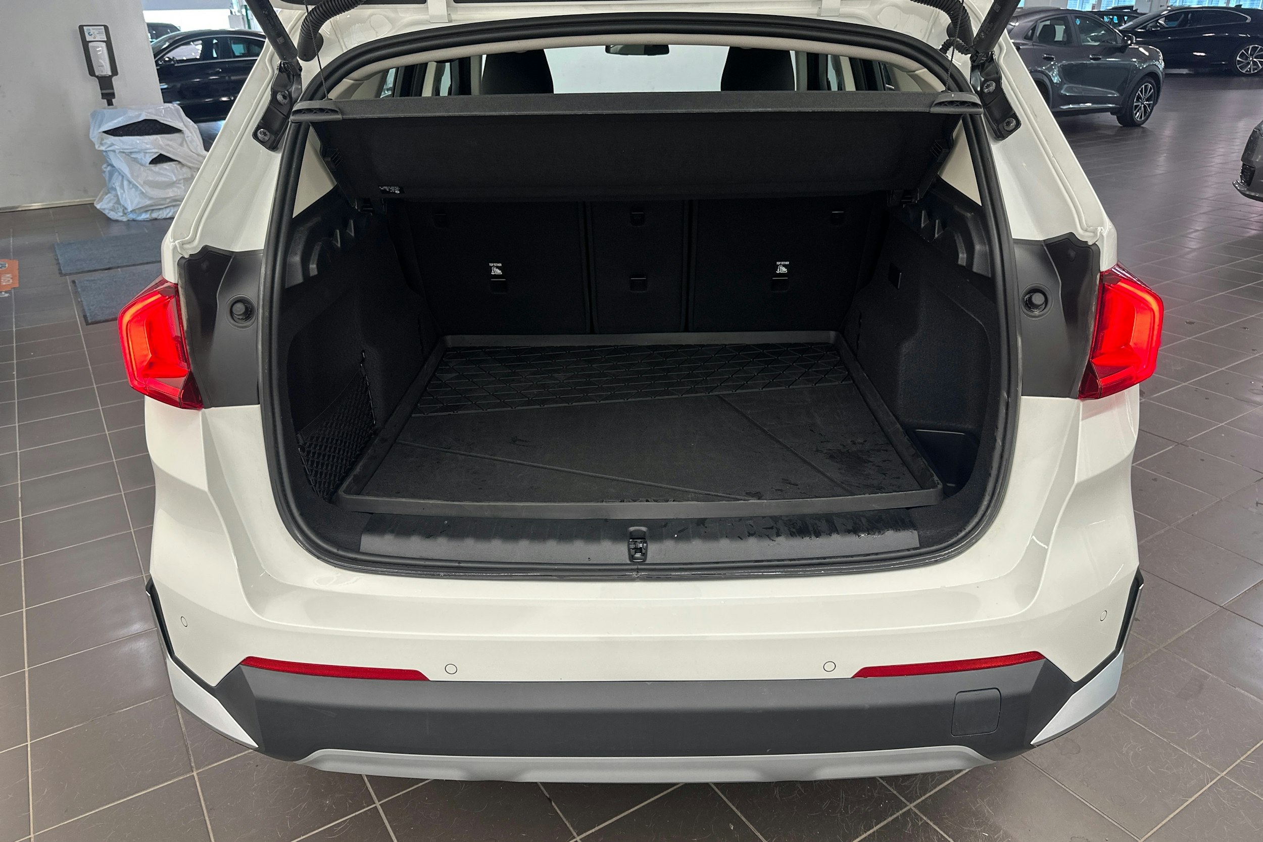 Valkoinen BMW X1 2025 kuva 20.