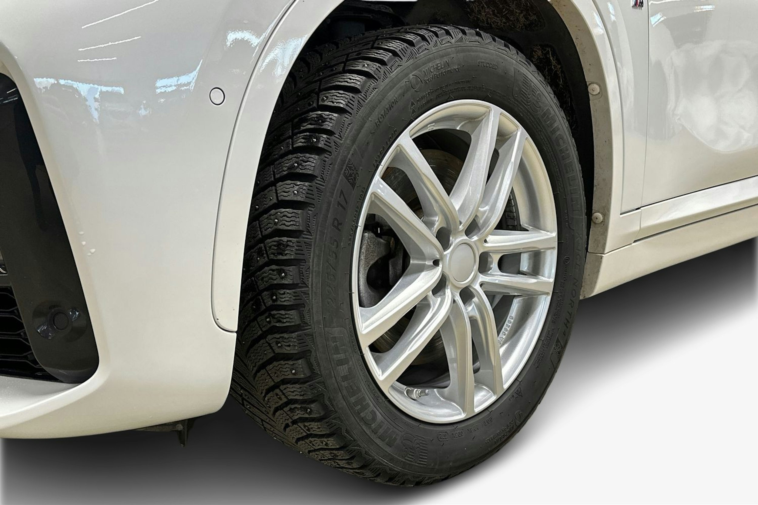 Valkoinen BMW X1 2022 kuva 11.