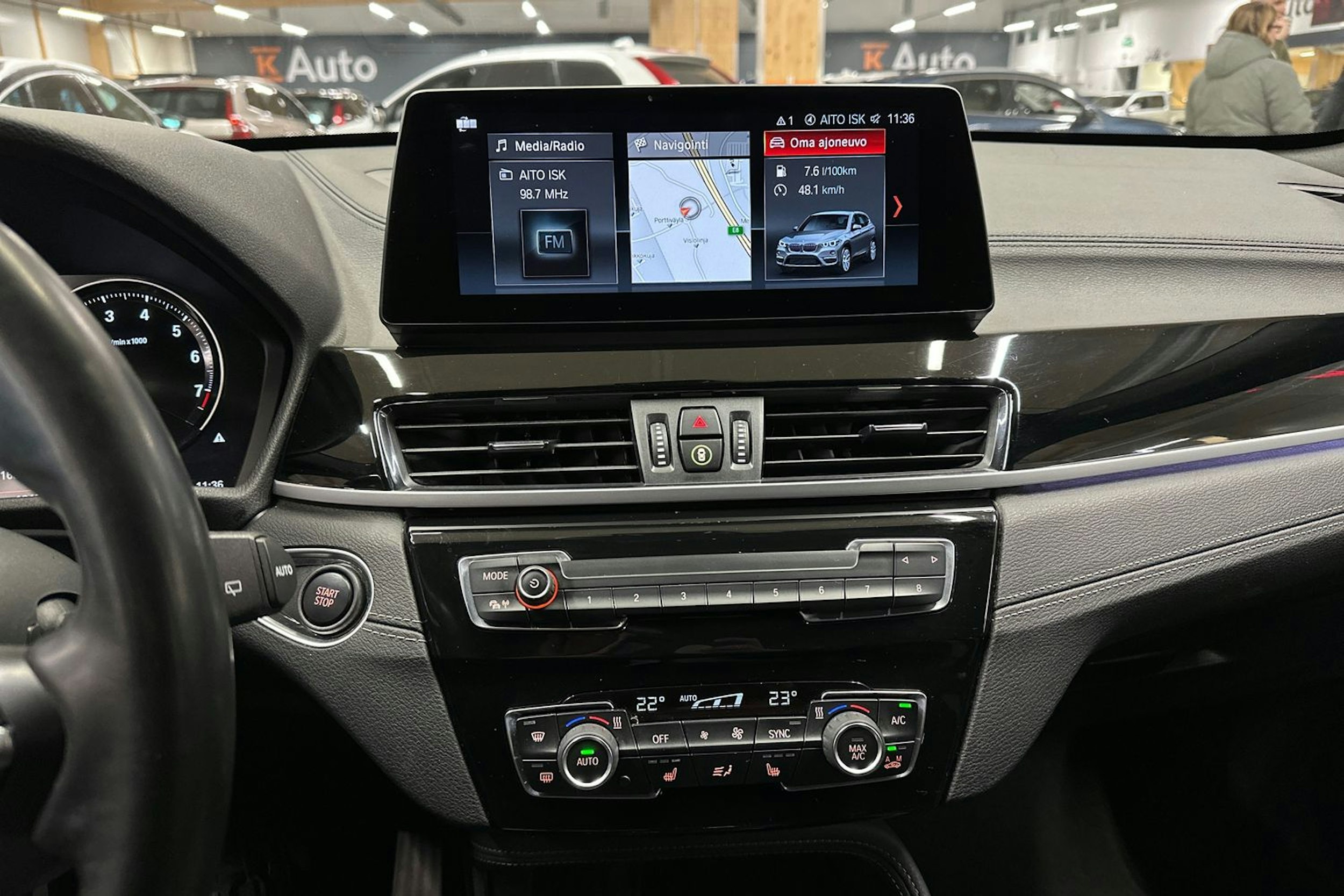 Valkoinen BMW X1 2022 kuva 19.