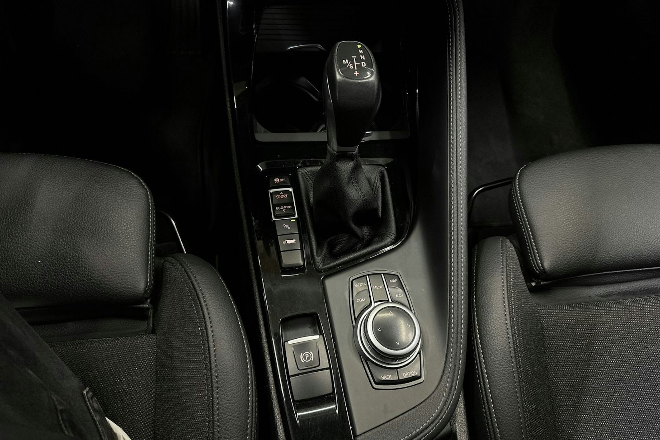 Valkoinen BMW X1 2022 kuva 20.