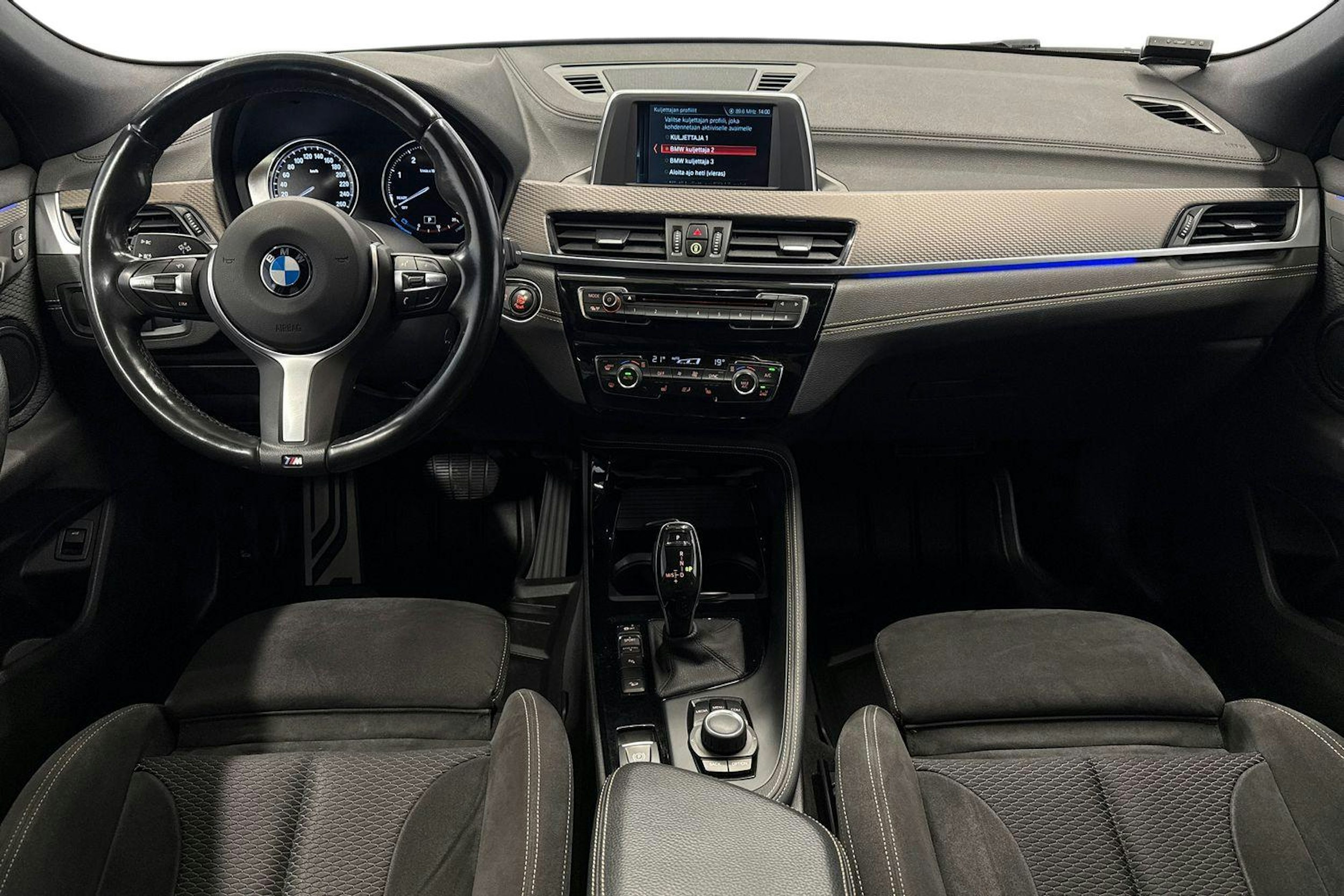 keltainen BMW X2 2018 kuva 9.