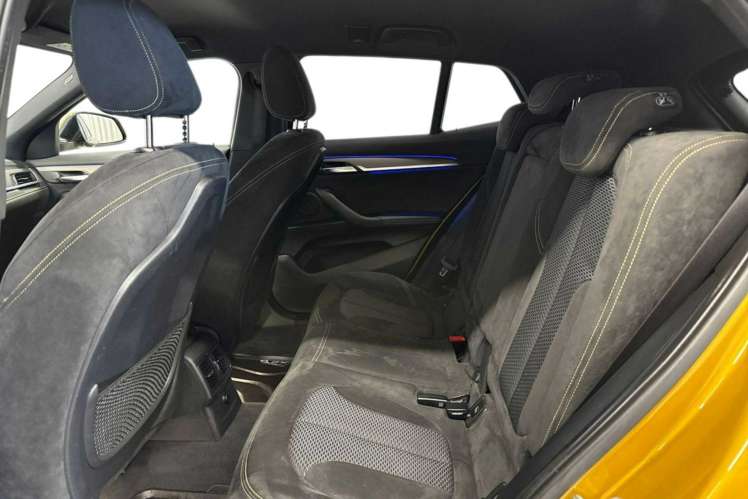 keltainen BMW X2 2018 kuva 10.