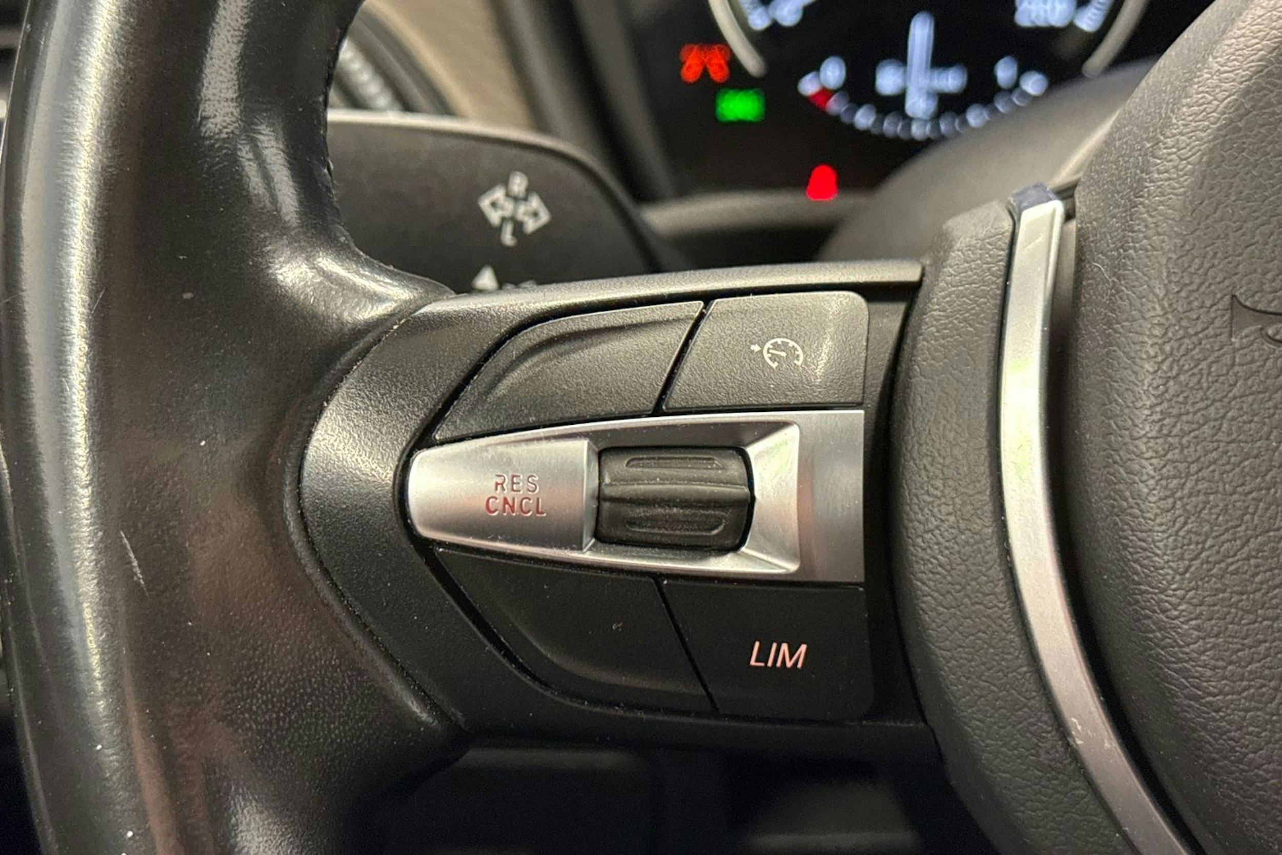 keltainen BMW X2 2018 kuva 16.