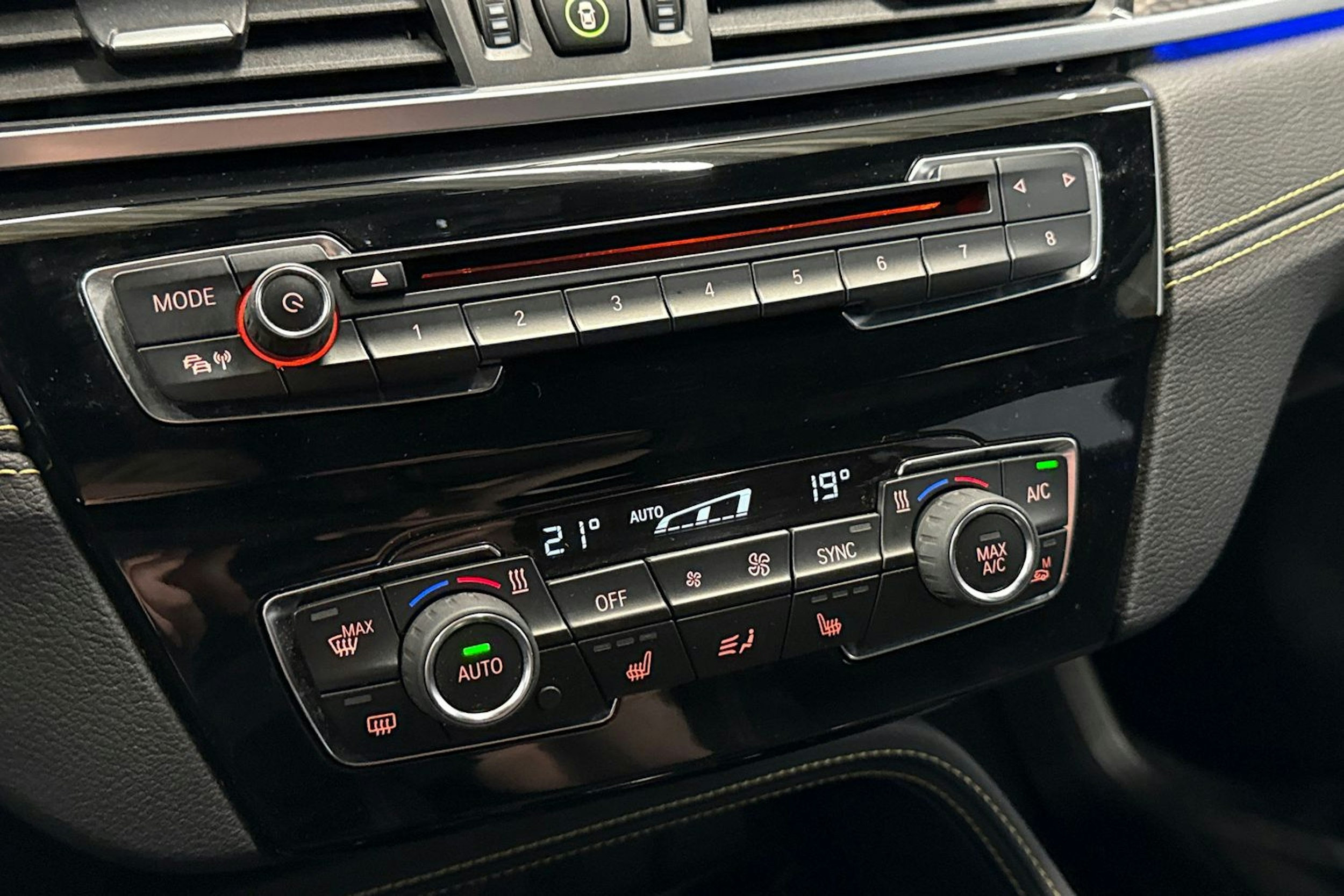 keltainen BMW X2 2018 kuva 17.