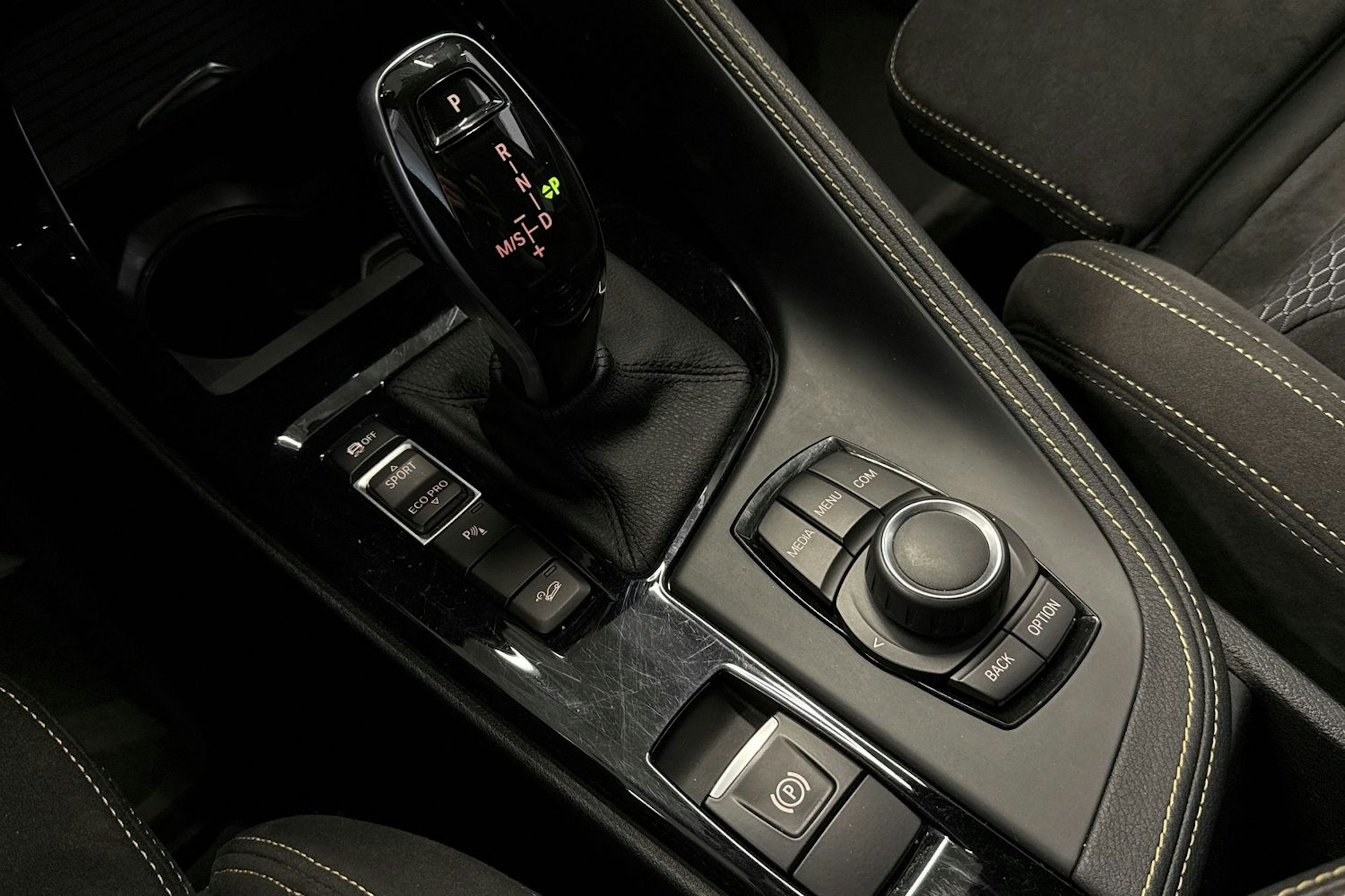 keltainen BMW X2 2018 kuva 18.