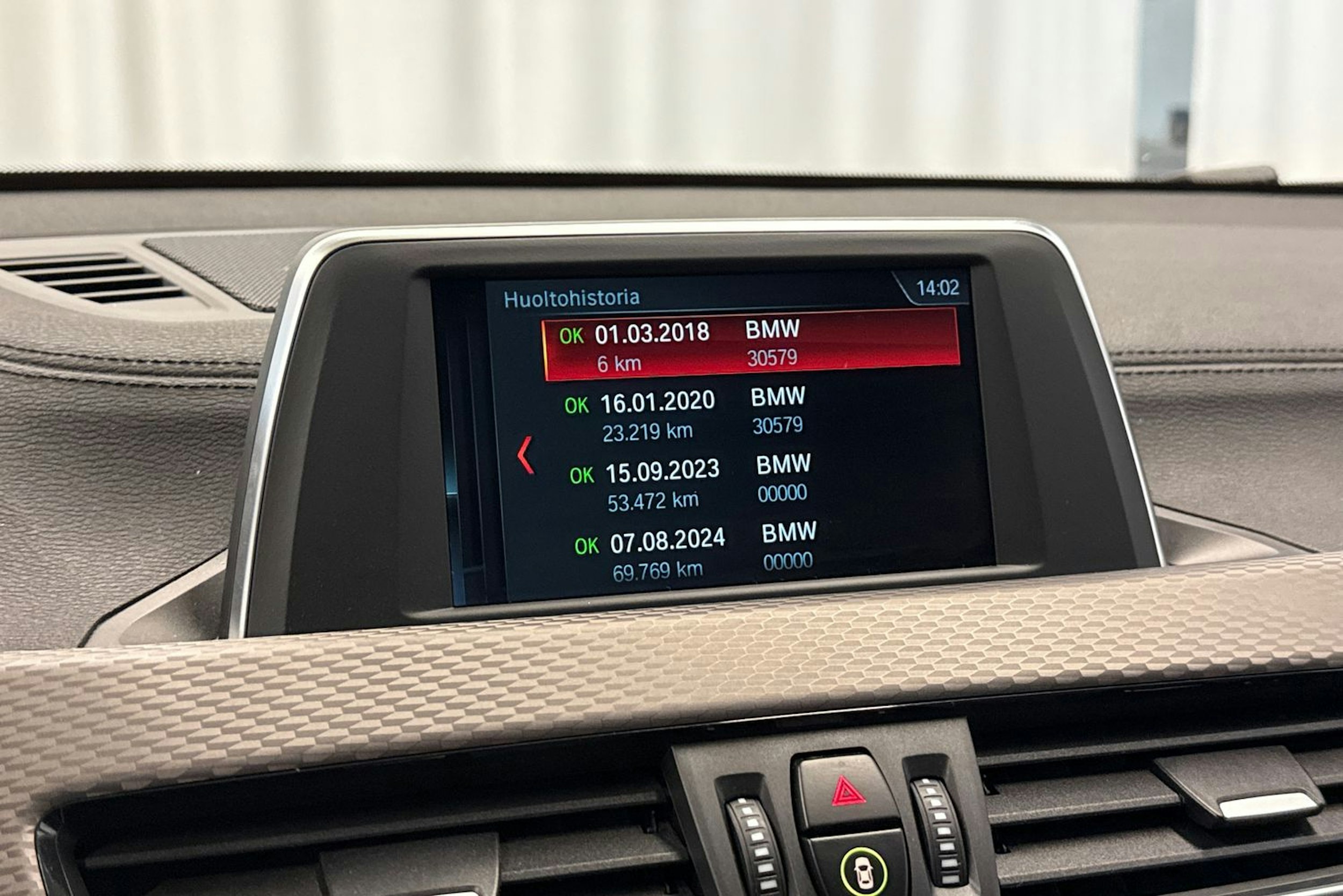 keltainen BMW X2 2018 kuva 19.