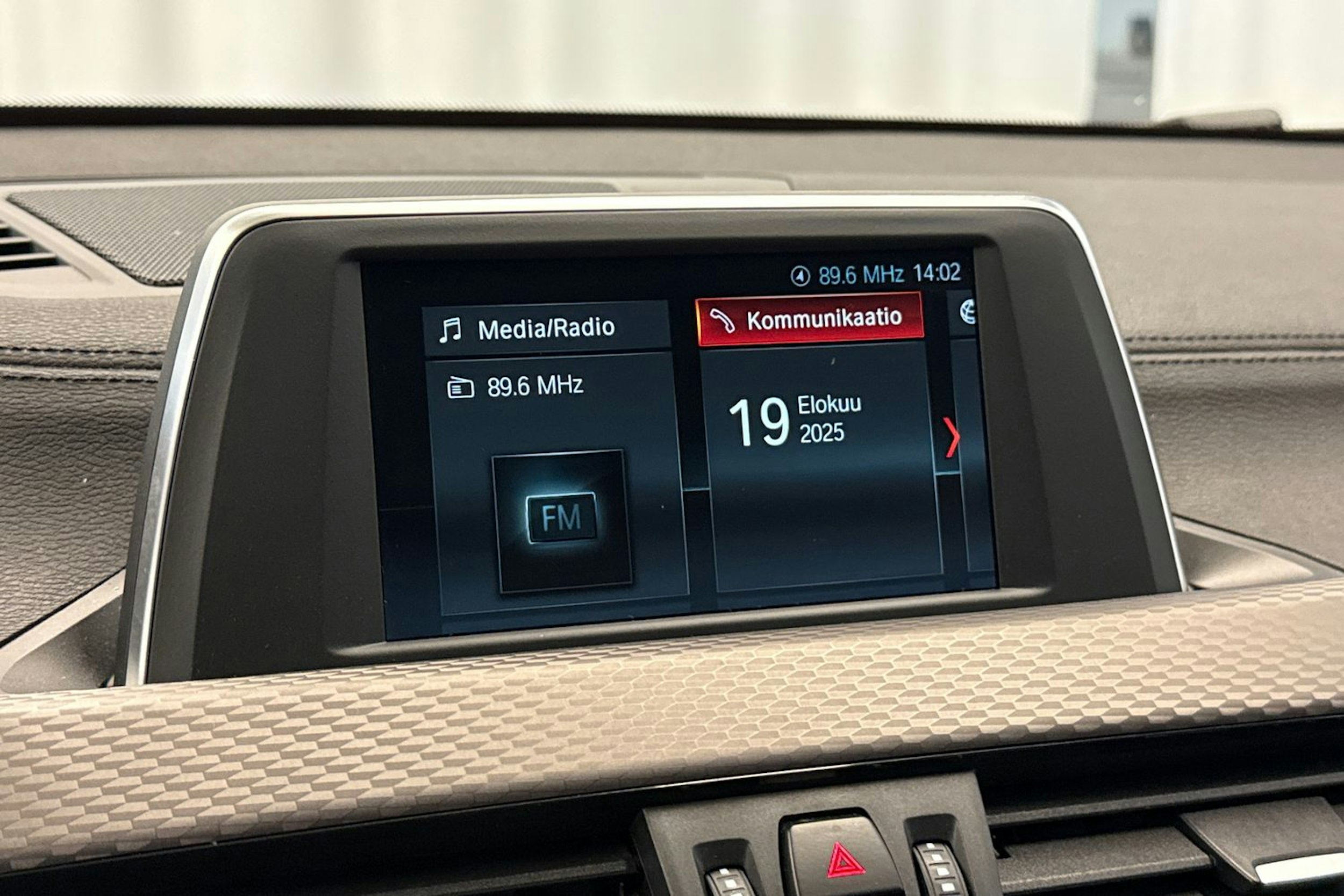keltainen BMW X2 2018 kuva 21.
