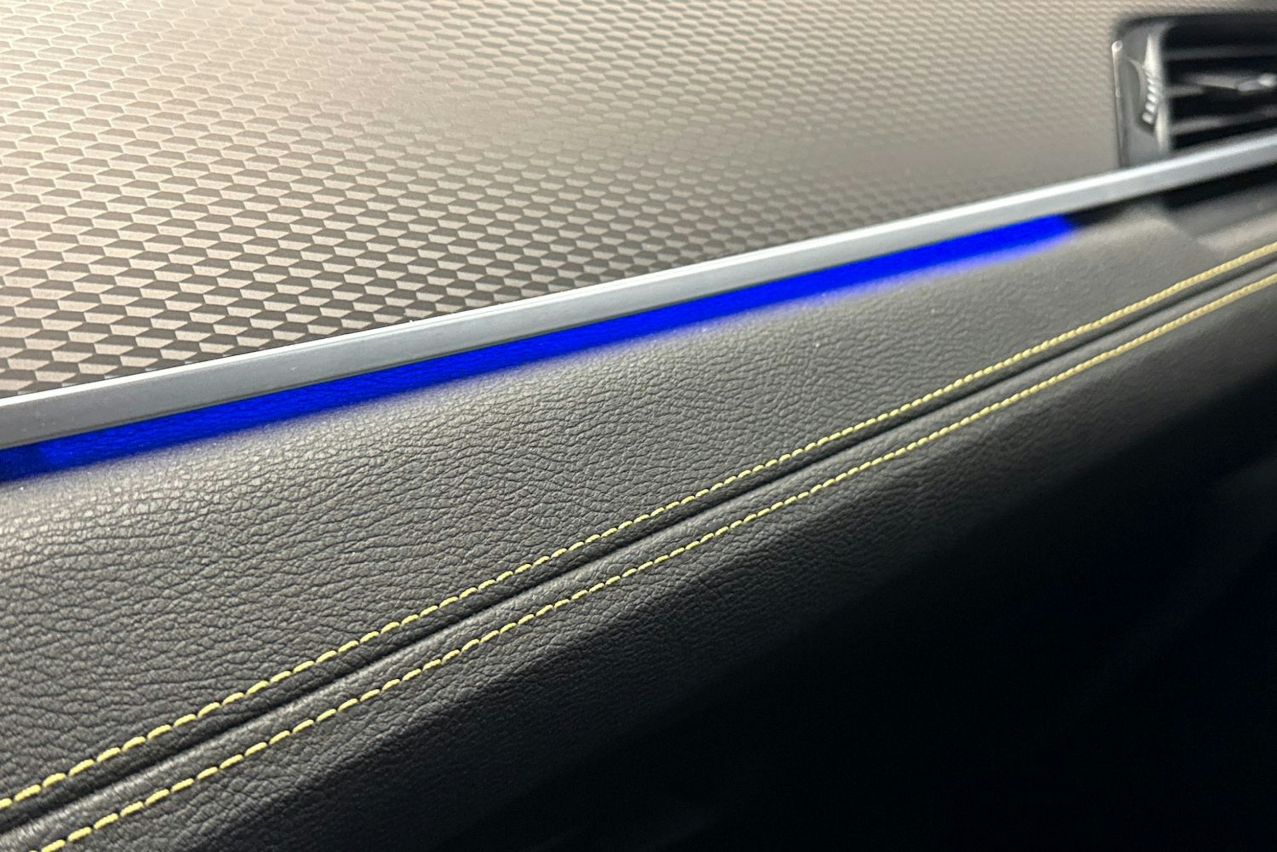 keltainen BMW X2 2018 kuva 22.