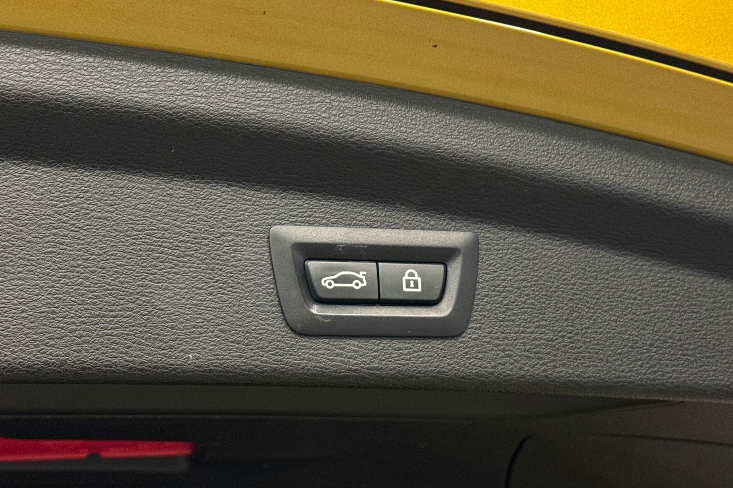 keltainen BMW X2 2018 kuva 27.