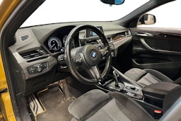 keltainen BMW X2 2018 kuva 3.