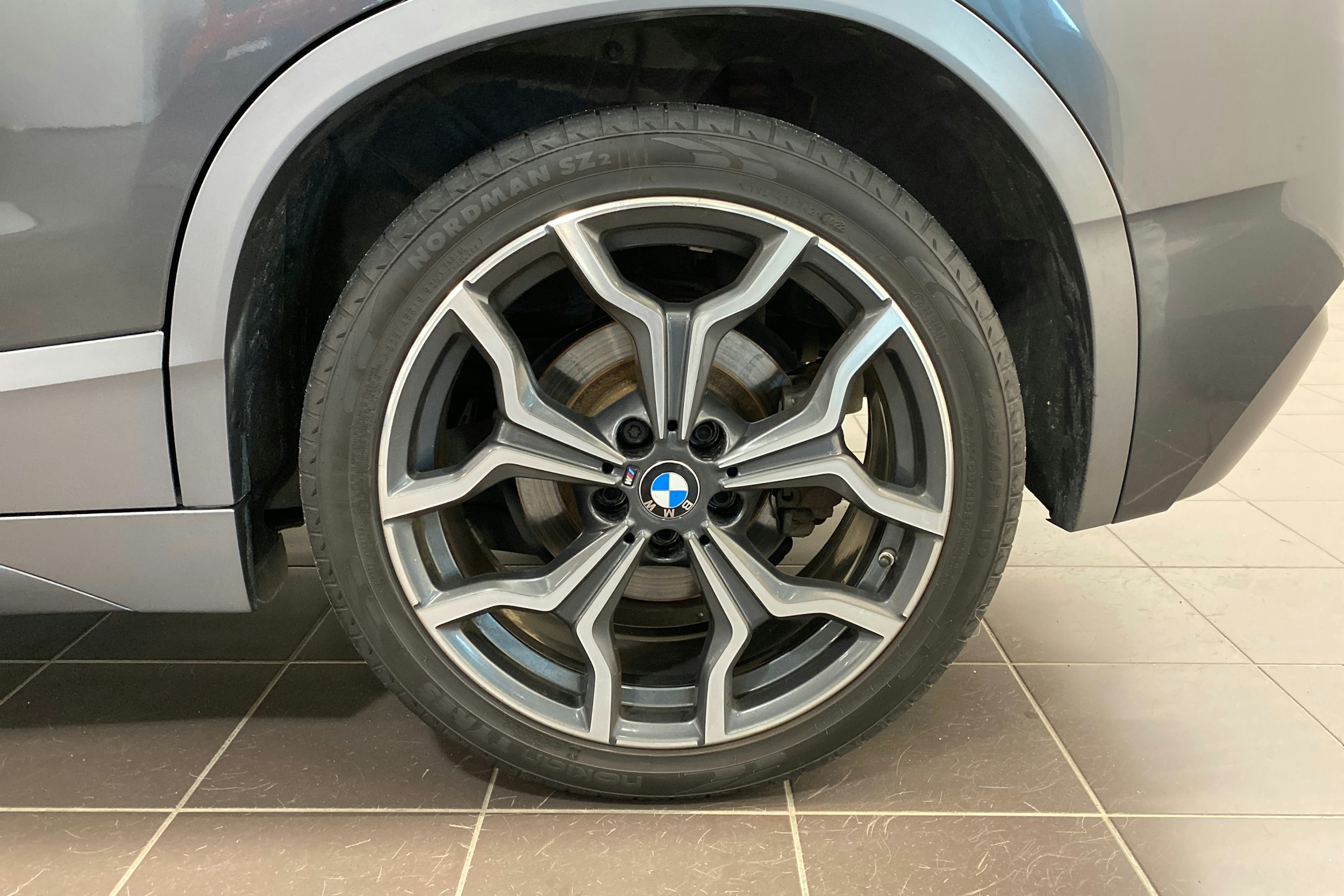 harmaa BMW X2 2018 kuva 13.