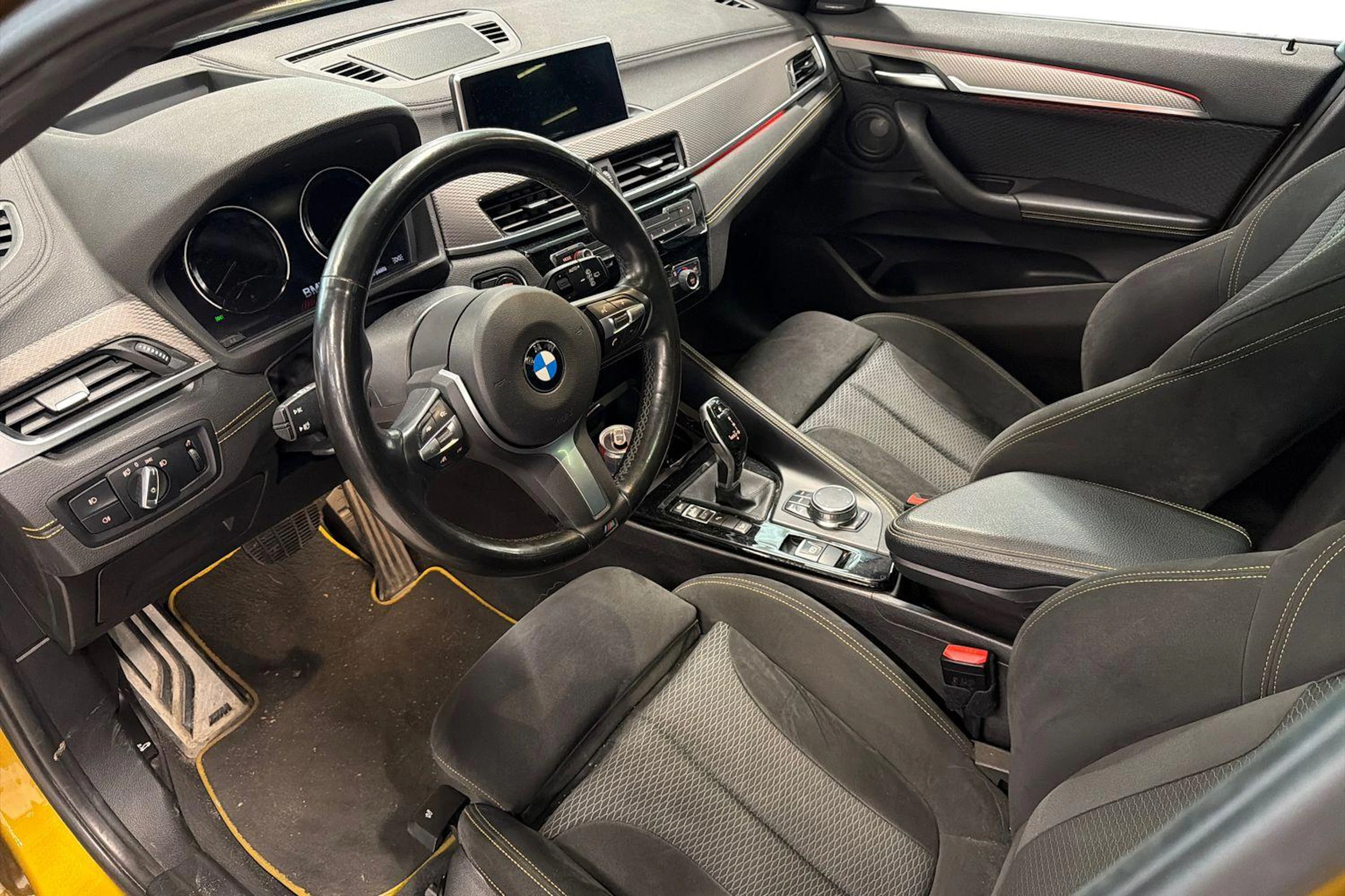 keltainen BMW X2 2018 kuva 3.