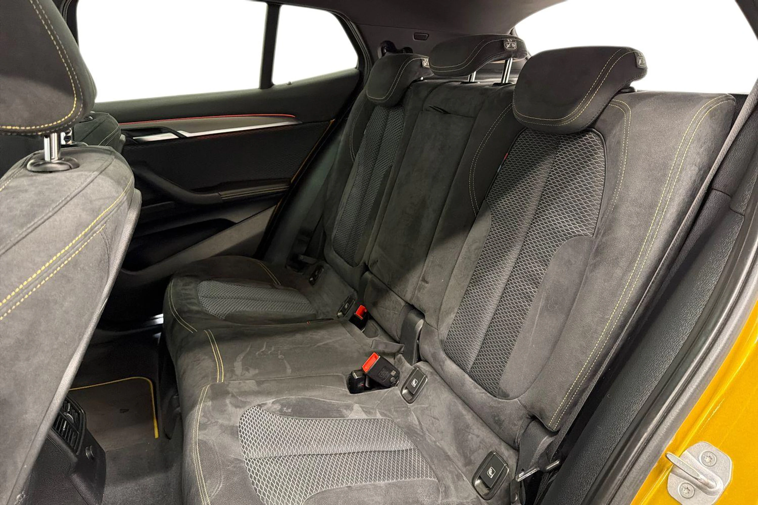 keltainen BMW X2 2018 kuva 8.
