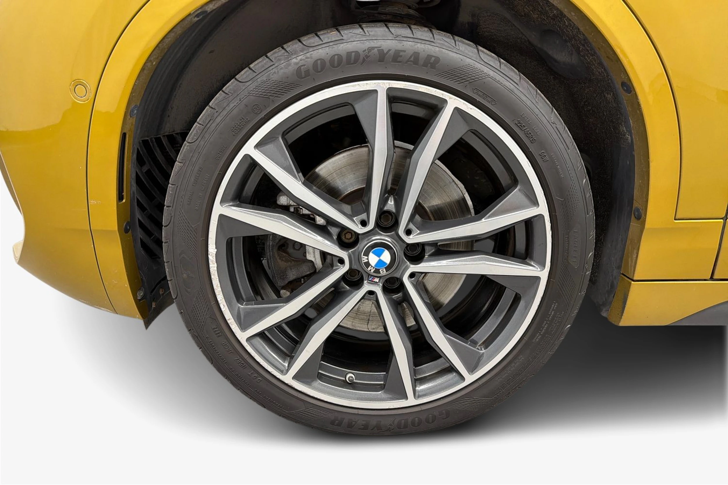 keltainen BMW X2 2018 kuva 9.