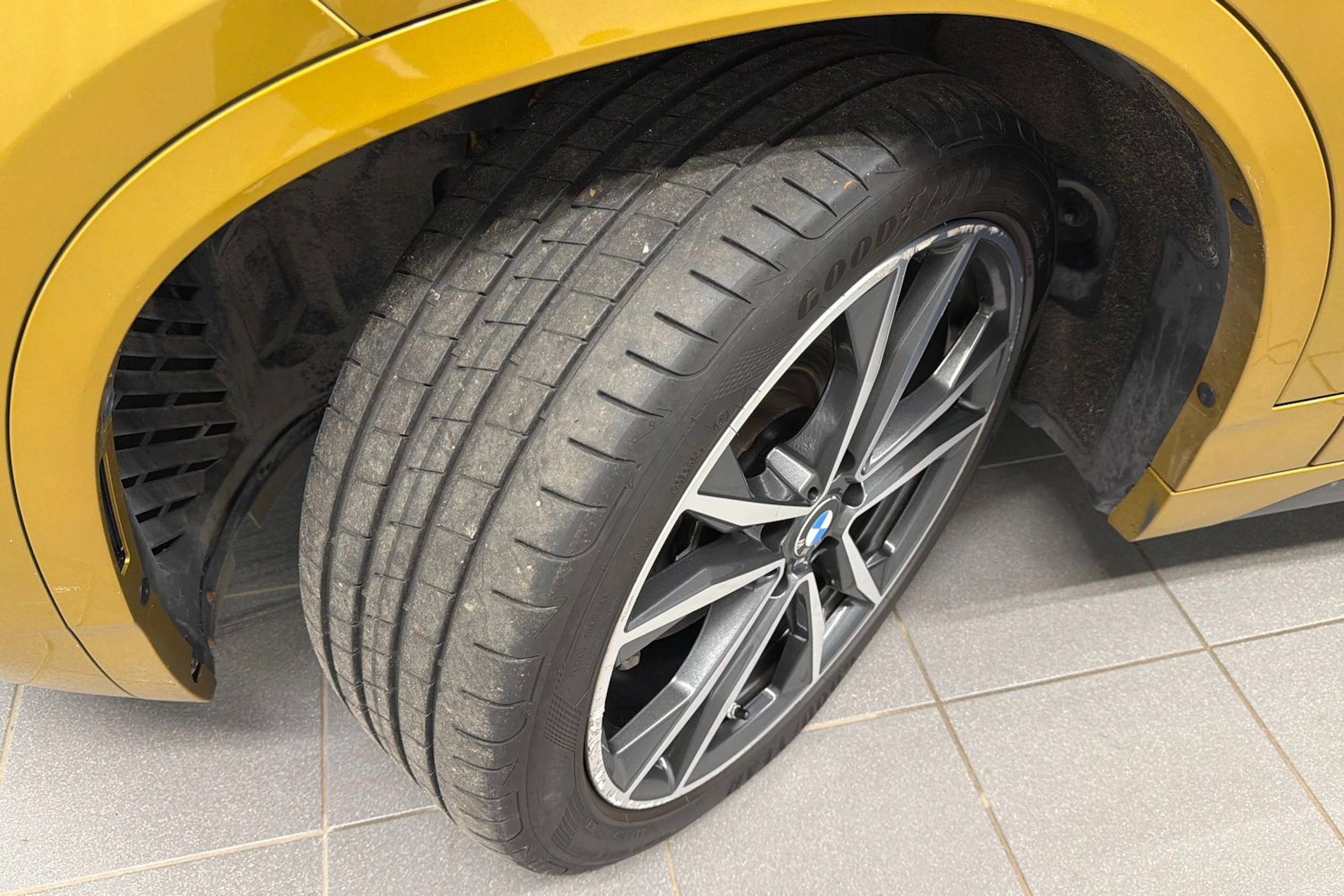 keltainen BMW X2 2018 kuva 10.