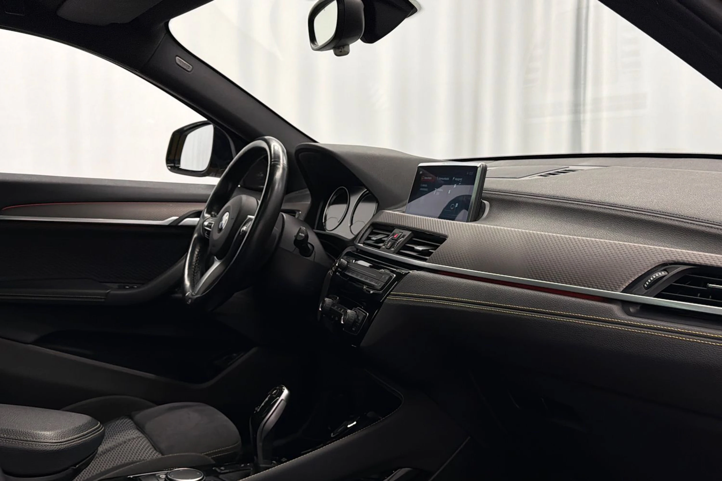 keltainen BMW X2 2018 kuva 12.