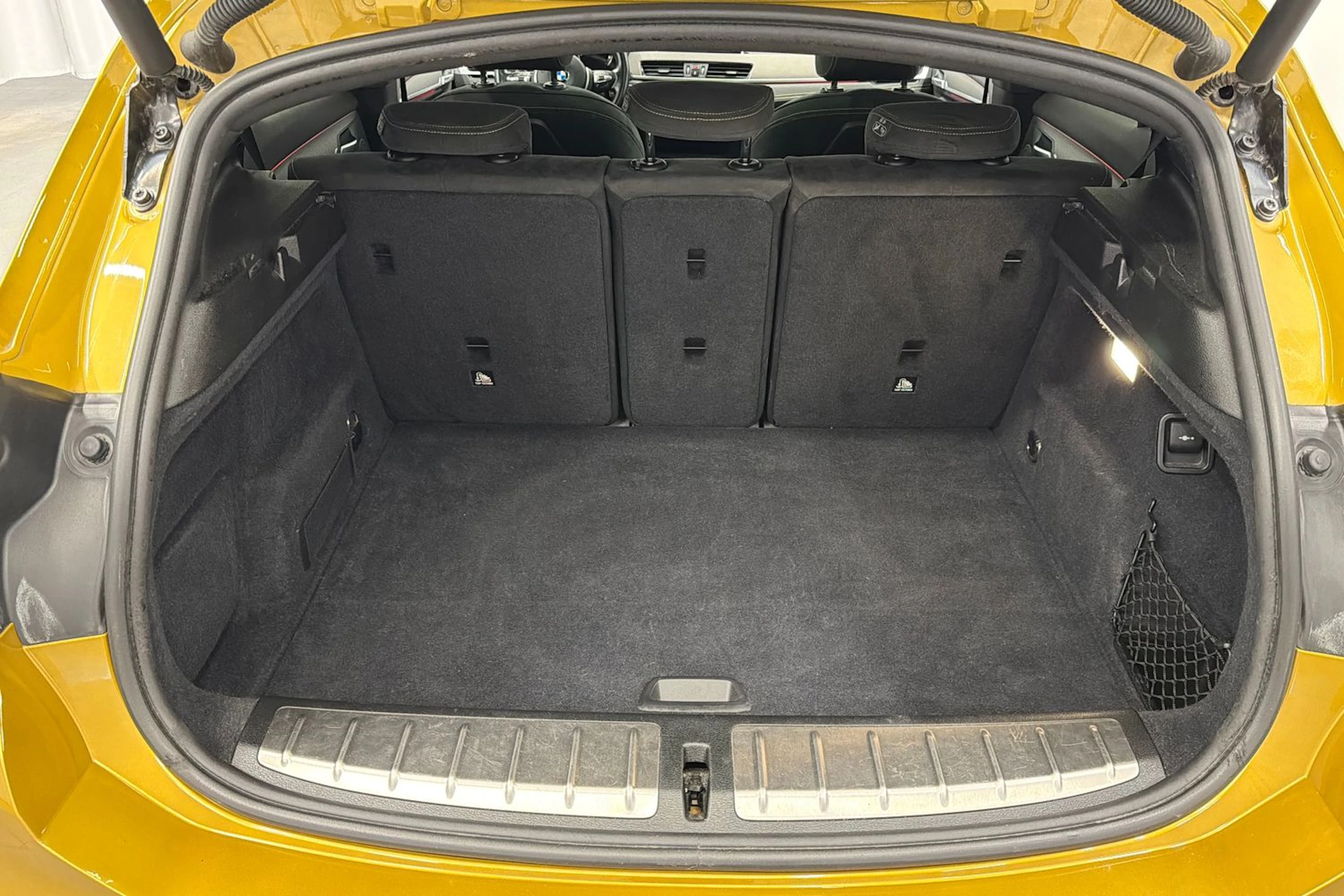 keltainen BMW X2 2018 kuva 13.