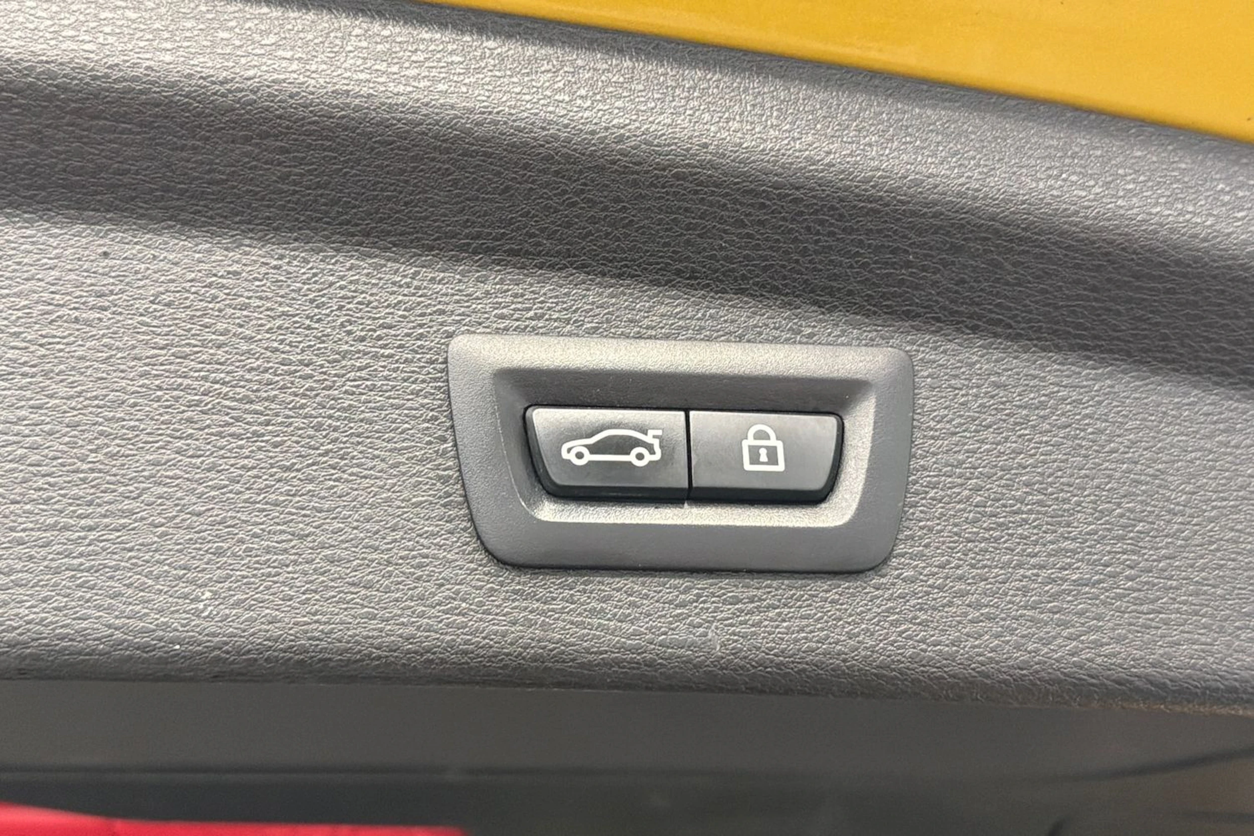 keltainen BMW X2 2018 kuva 14.