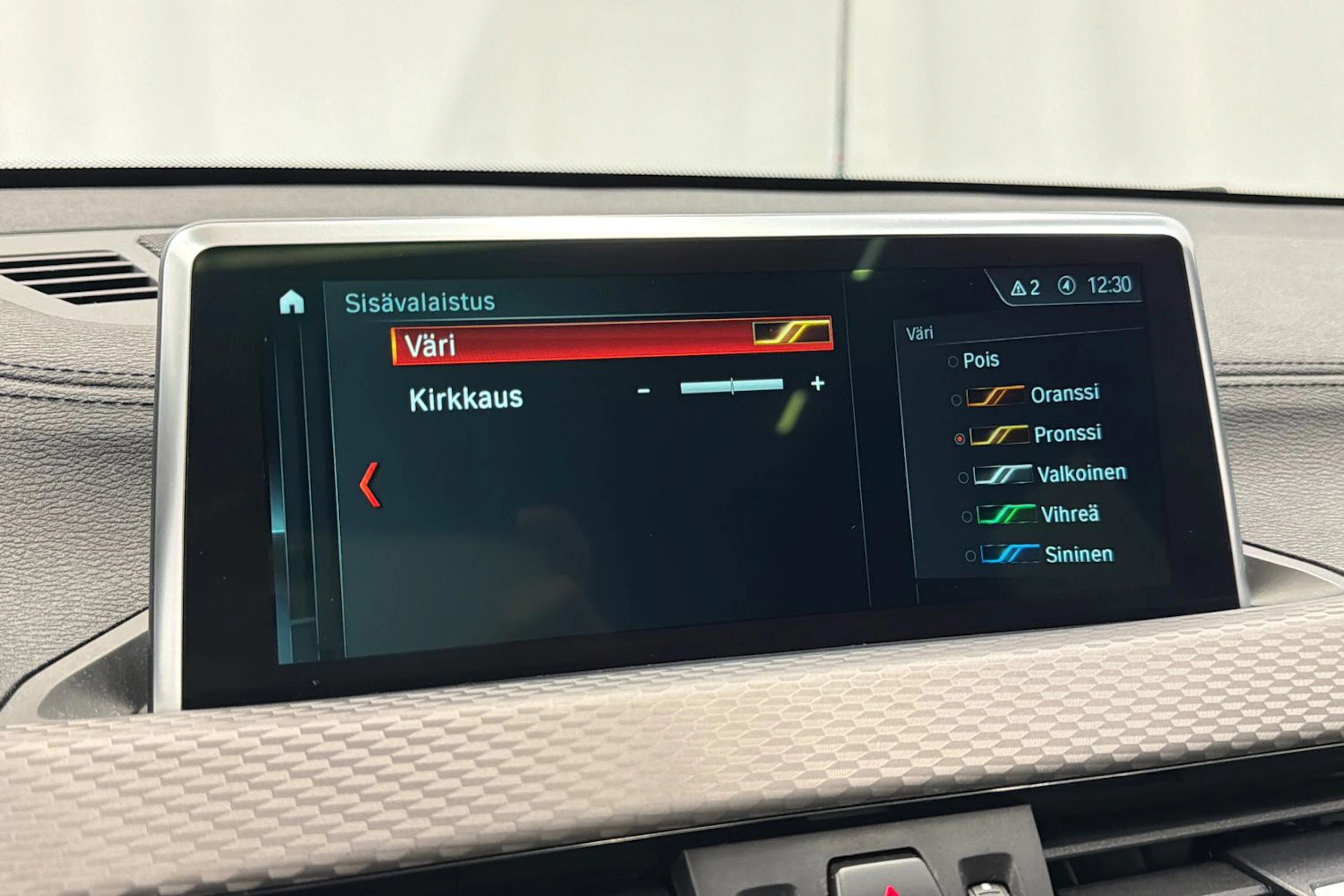 keltainen BMW X2 2018 kuva 20.