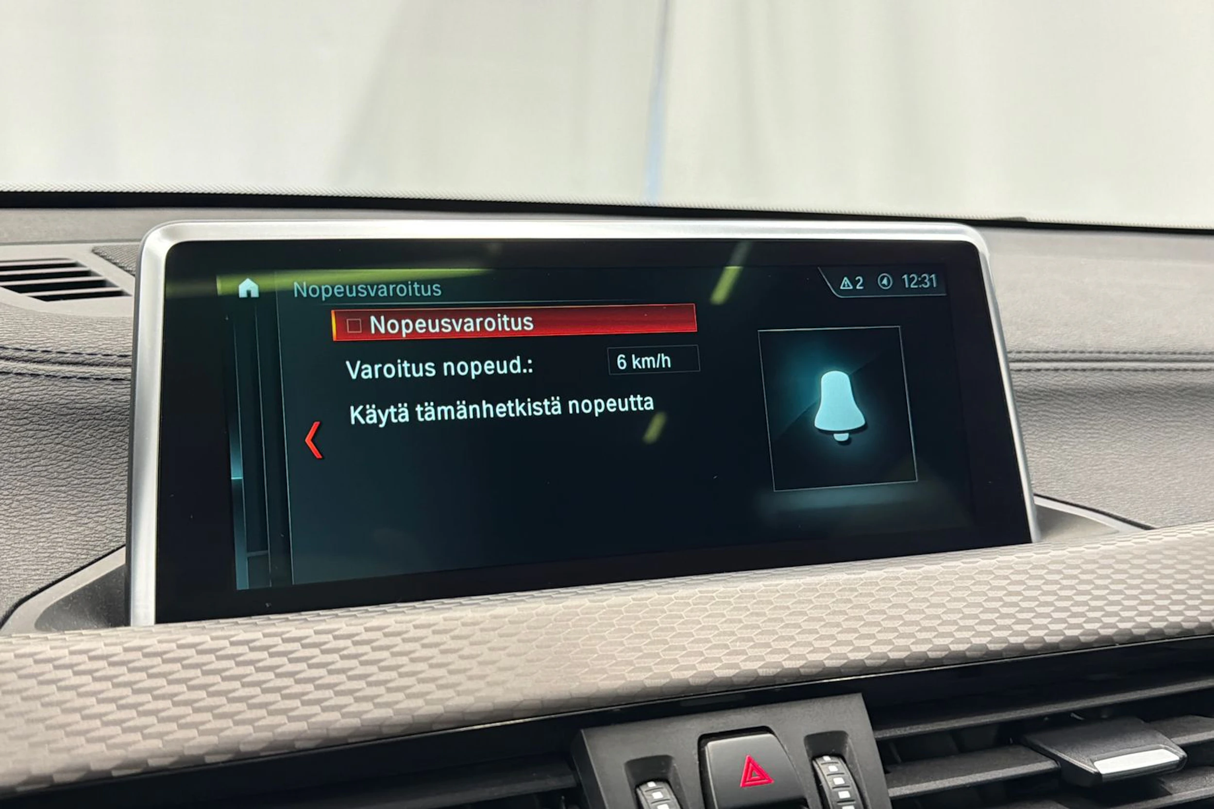 keltainen BMW X2 2018 kuva 23.