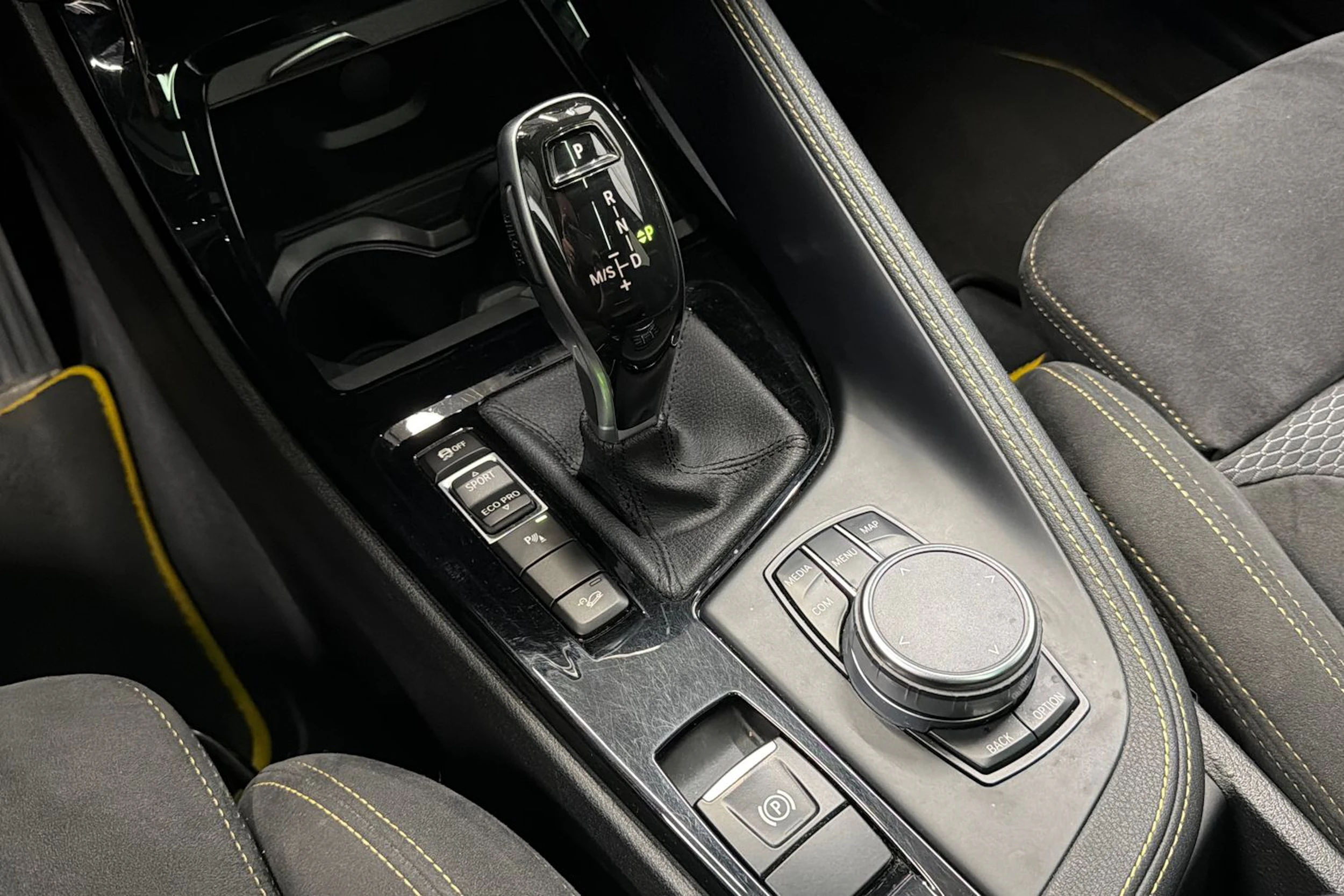 keltainen BMW X2 2018 kuva 25.