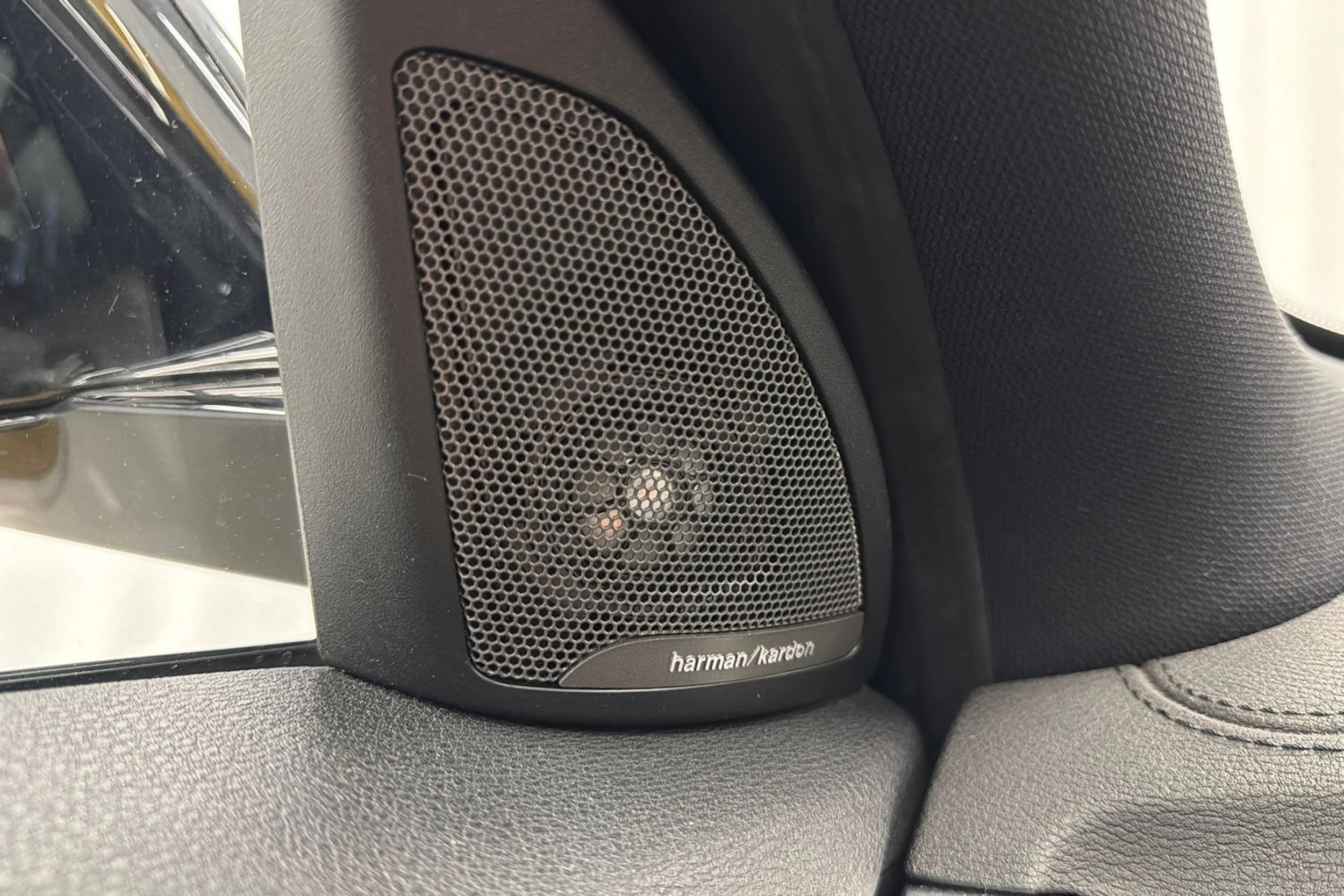 keltainen BMW X2 2018 kuva 26.