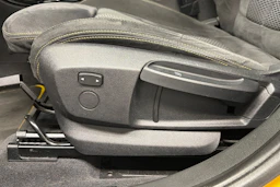 keltainen BMW X2 2018 kuva 28.