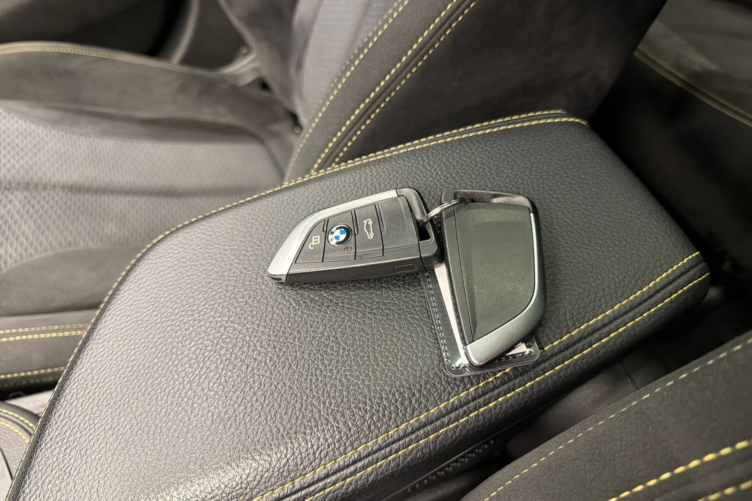 keltainen BMW X2 2018 kuva 30.