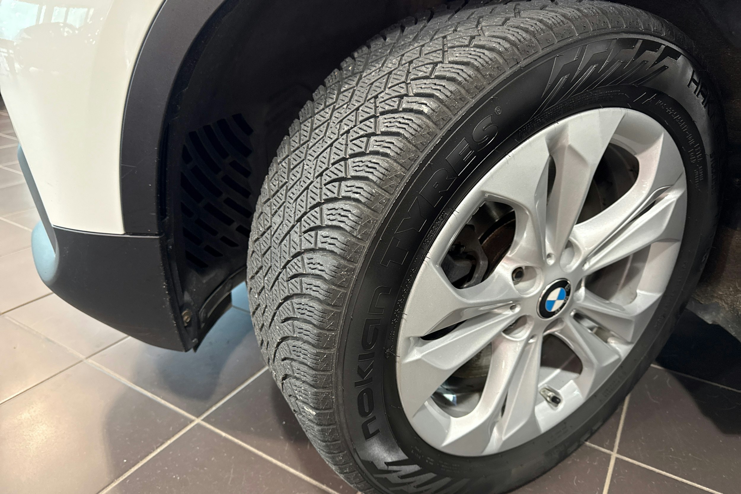 Valkoinen BMW X2 2018 kuva 13.