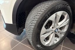 Valkoinen BMW X2 2018 kuva 13.