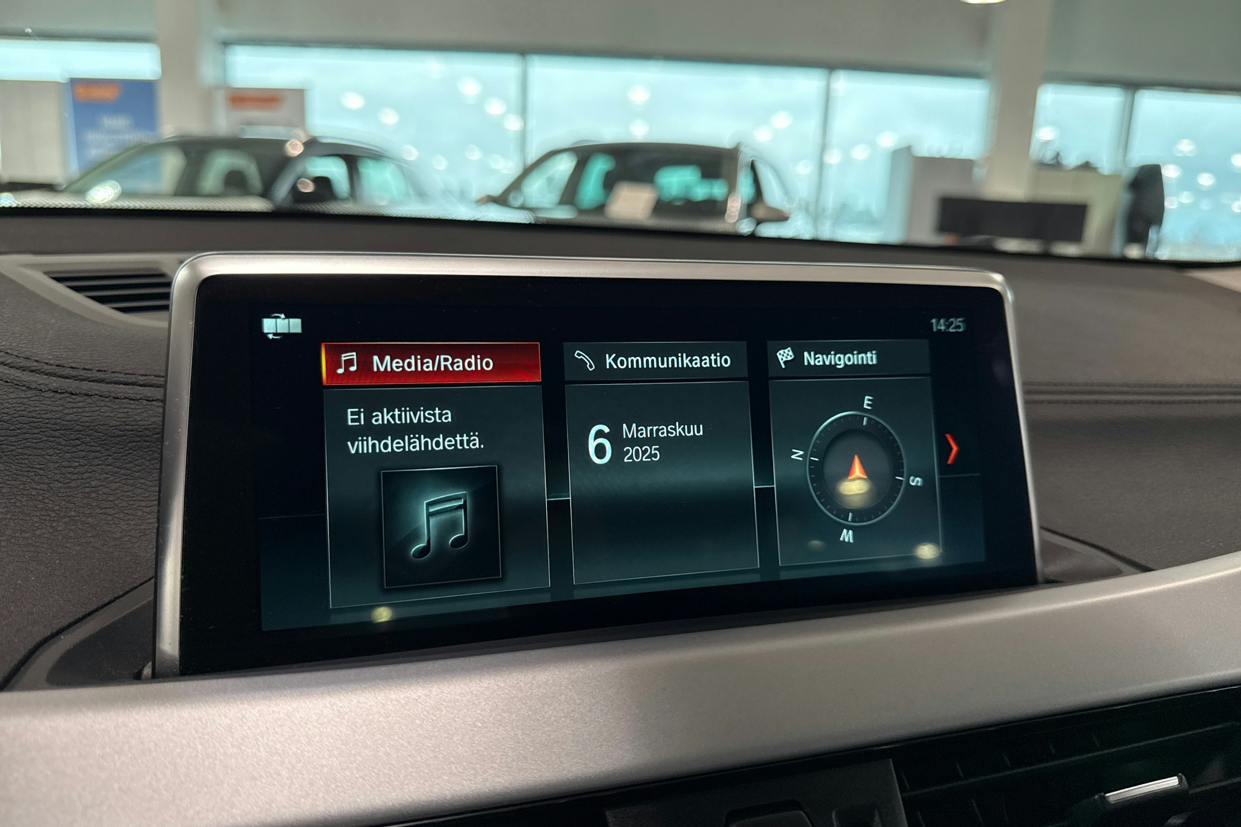 Valkoinen BMW X2 2018 kuva 20.