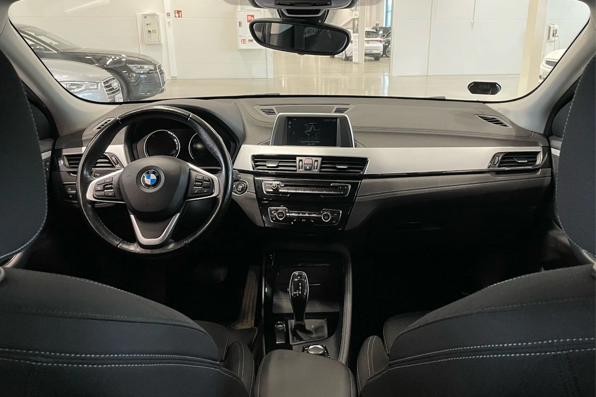 harmaa BMW X2 2019 kuva 12.
