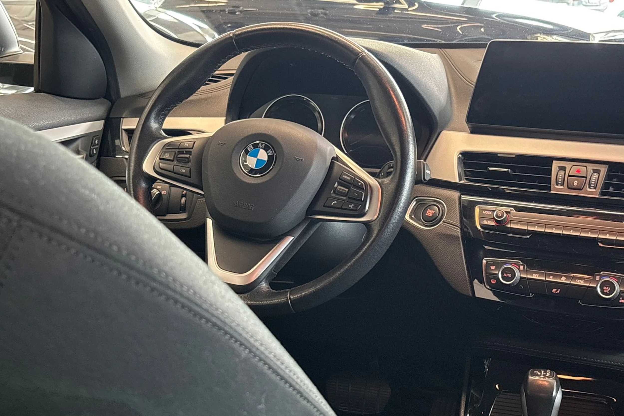 musta BMW X2 2021 kuva 11.