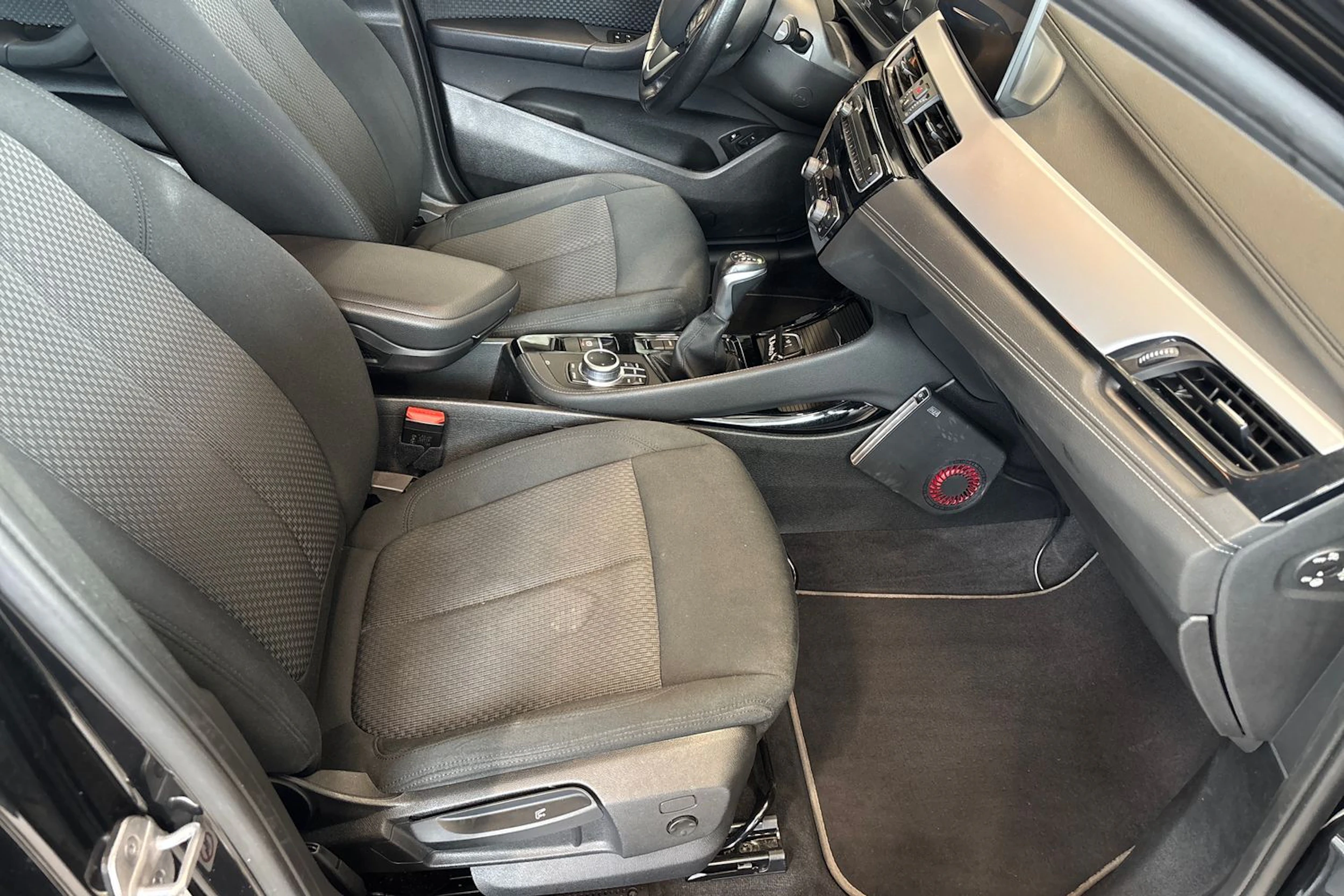 musta BMW X2 2021 kuva 19.