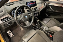 keltainen BMW X2 2021 kuva 6.