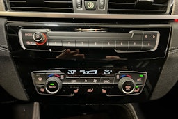 keltainen BMW X2 2021 kuva 20.