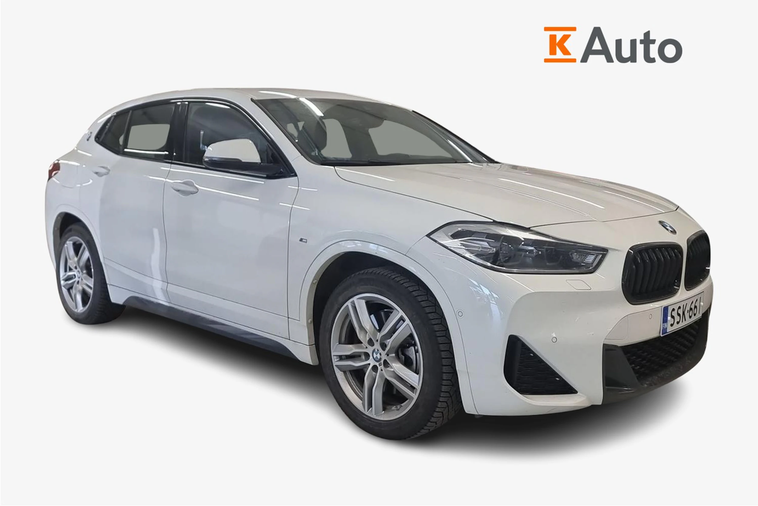 Valkoinen BMW X2 2021 kuva 1.