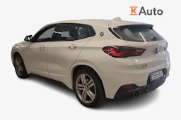 Valkoinen BMW X2 2021 kuva 2.